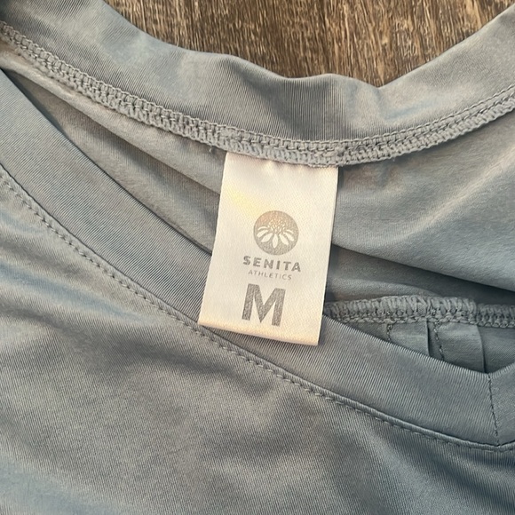 EUC senita long sleeve - Picture 4 of 5